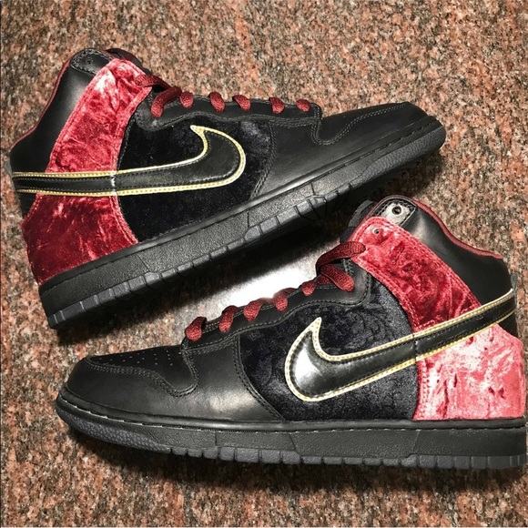 Nike Dunk High Premium SB ‘BLOODY SUNDAY’ - Picture 4 of 8